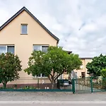 Familie Heiko Schroth *